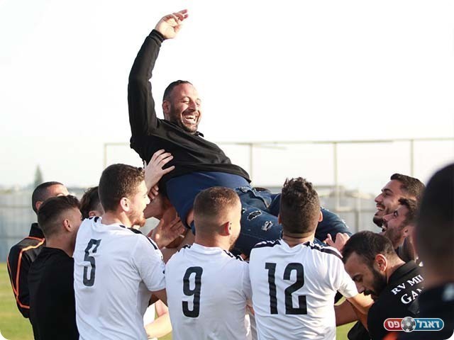 המאמן המנצח. סבע מונף באוויר (דאפר מחאמיד)